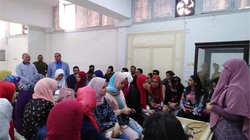 رئيس جامعة سوهاج يتابع سير العملية التعليمية بكلية الطب البشري