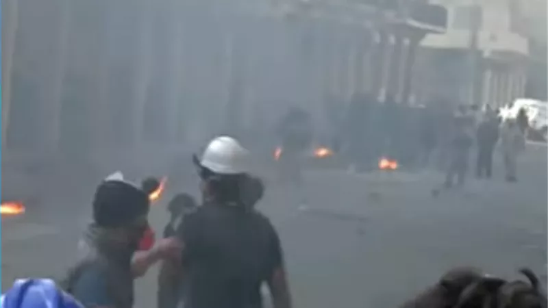قوات الأمن العراقية تفتح عدداً من الطرق الرئيسية بعد إغلاقها من المتظاهرين.. فيديو