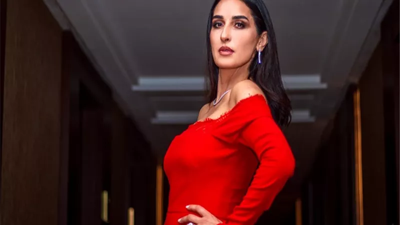 فاطمة ناصر تخطف الأنظار بــ