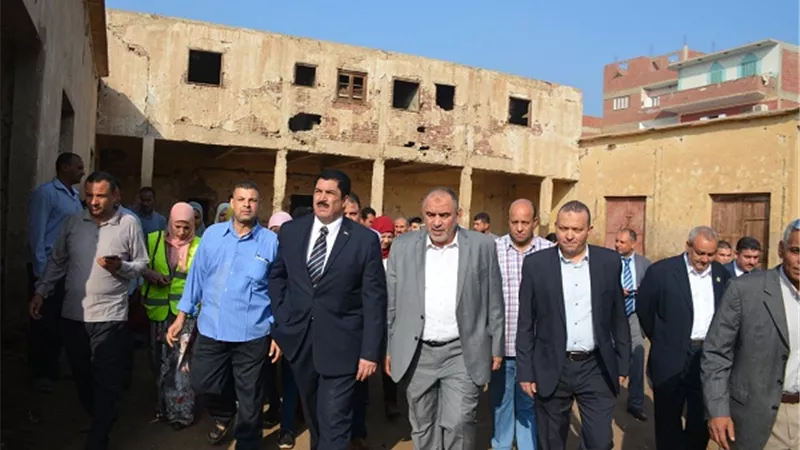 محافظ القليوبية وفد البرنامج الرئاسي يتفقدوا الخدمات بالقرية
