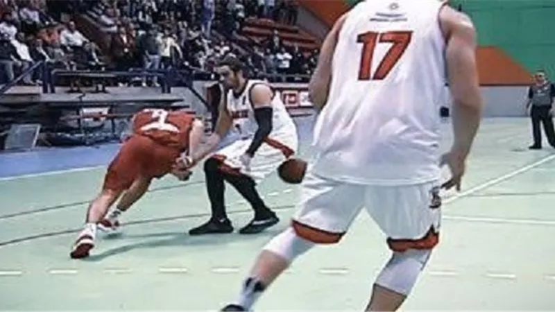 رد صادم من رئيس اتحاد السلة على أحداث مباراة الأهلى والزمالك