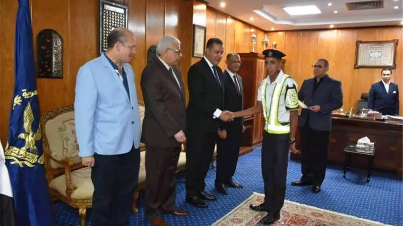 مدير أمن جنوب سيناء يكرم ضباط وأفراد مرور شرم الشيخ لتميزهم بالصور