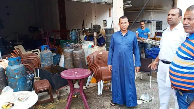 غلق وتشميع 65 محل ورفع عدادات الكهرباء والمياه فى بدر بالتعاون مع شرطة التعمير صور