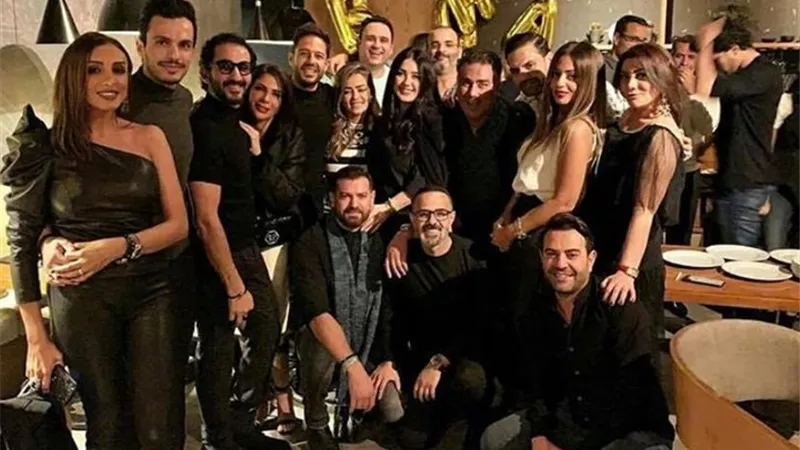 زوجة محمد حماقي تخطف الأنظار بأناقتها في حفل عيد ميلاده.. صور