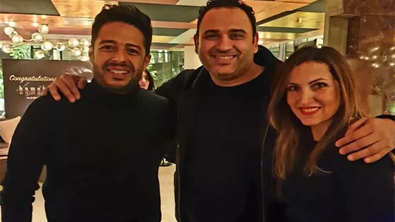 أكرم حسنى يهنئ حماقى بعيد ميلاده الـ 44 .. صور