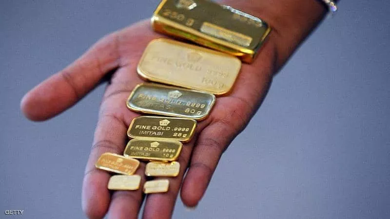 حاولت تهريب 8 سبائك ذهبية وزنها 1.9 كيلوجرام فى نعل حذائها