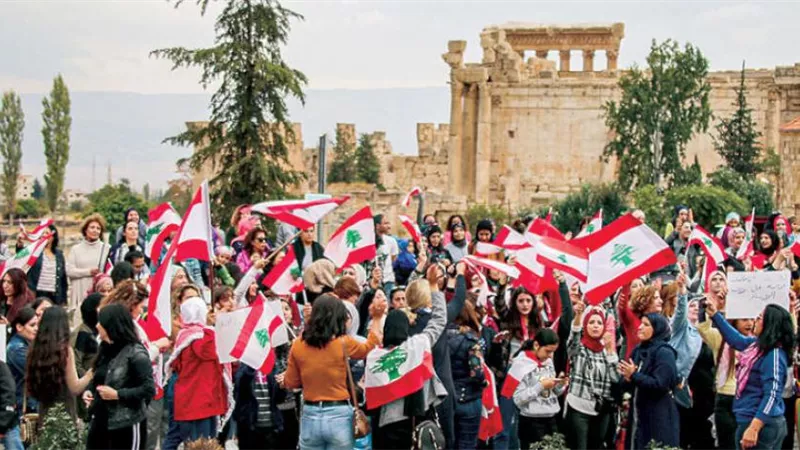 محتجون يتظاهرون أمام قصر العدل في بيروت