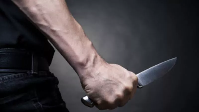 طعن نائب موالٍ للحكومة الصينية في هونغ كونغ