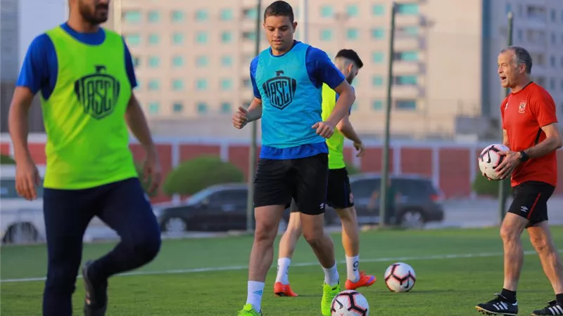 مدافع الاهلى: المُصابون يحتاجون للدعم الدائم .. وكل الشكر لجماهير الأهلي