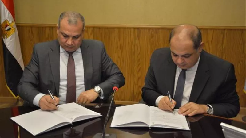 محافظ الغربية: يوقع بروتوكول مع صندوق تطوير المناطق العشوائية بطنطا والمحلة بـ 400 مليون جنيه
