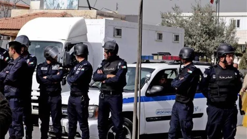 ثمانية جرحى بينهم 3 مكسيكيين وسويسرية في عملية طعن بالأردن