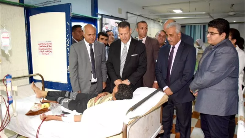 مكافأة نصف شهر للطاقم الطبي بمستشفى حميات بنى سويف..صور