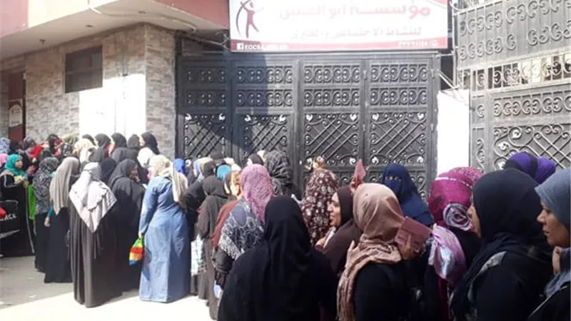 مؤسسة أبو العينين تكرم حفظة القرآن الكريم وتوزع 100 ألف علبة حلوى المولد النبوي