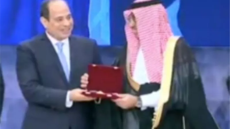 الرئيس يكرم عددًا من الشخصيات اثرت في الفكر الديني في احتفالية المولد النبوي