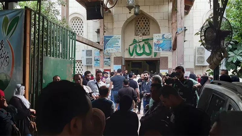 بكاء وحزن ووجع فى جنازة ابن الامبراطور