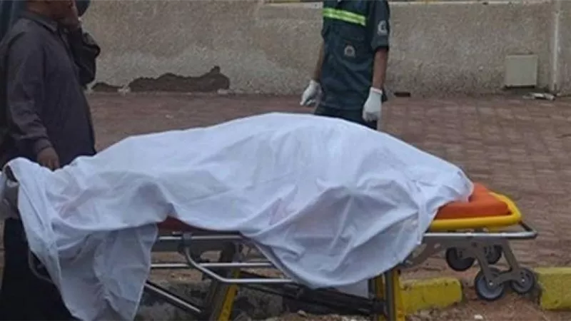 يقتل والدته دهساً بالسيارة.. حاولت تعليمه القيادة