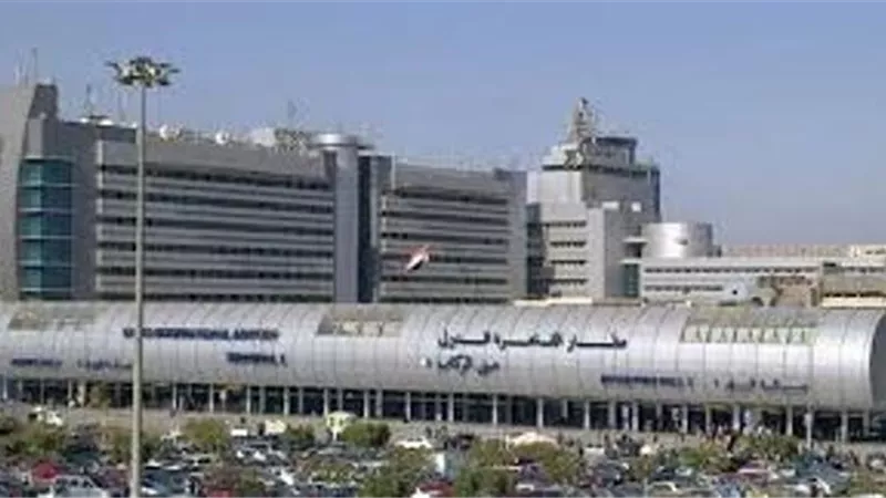 قائد رحلة ينبع ينجح في الهبوط بمطار القاهرة بعد إصابة الطائرة بعطل فني