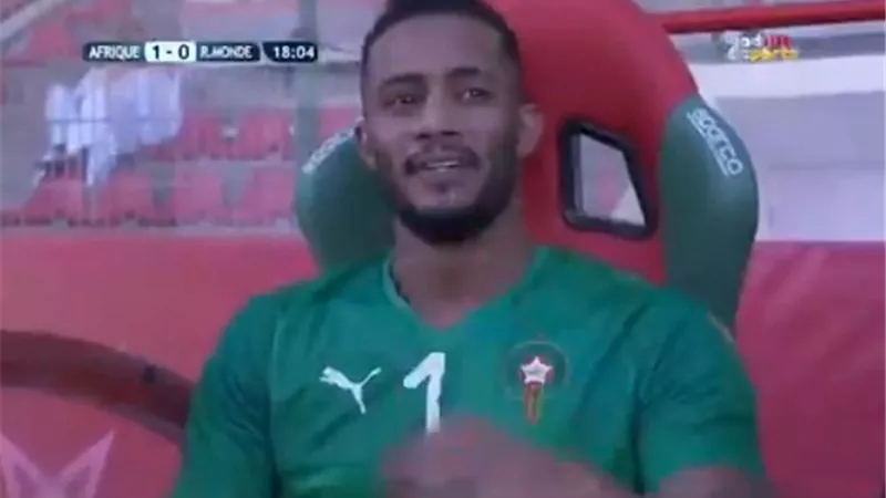محمد رمضان على دكة بدلاء نجوم إفريقيا أمام نجوم العالم