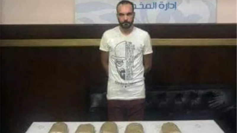 سقوط عاطلين وبحوزتهما 3 كيلو من الفودو والهيروين بالمقطم