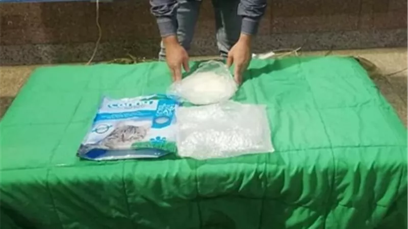 احباط تهريب 500 جرام من مخدر الآيس داخل طرد قادم من تركيا