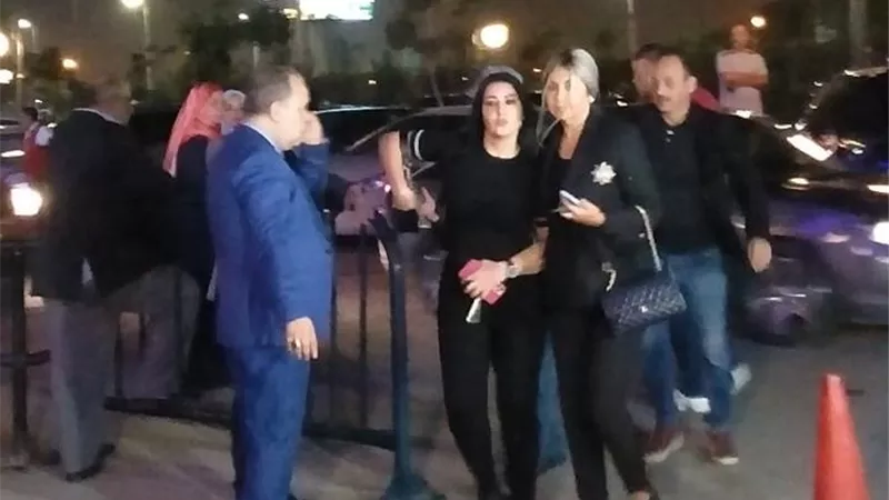 وصول بوسي شلبي وسمية الخشاب لعزاء هيثم آحمد زكي.. صور