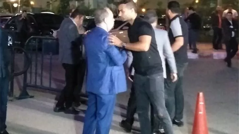 وصول كريم فهمى عزاء هيثم أحمد زكي