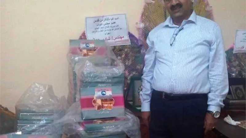 النائب القبطى يوزع حلاوة مولد النبوى علي أهالى أسيوط