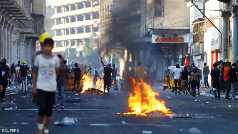 قتلى في بغداد.. والحشود تتوافد إلى ساحة التحرير