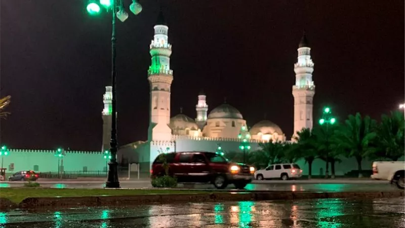 أمطار غزيرة تضرب المدينة المنورة وعدد من محافظات السعودية
