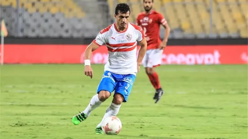 إغراءات الأهلي والاتحاد تهدد نجم الزمالك