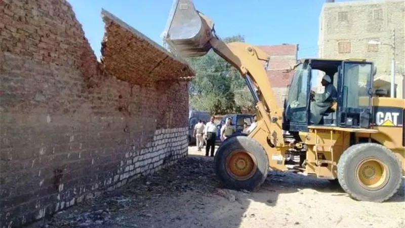 محافظ سوهاج: إزالات فورية لـ 59 حالة تعدي وبناء مخالف