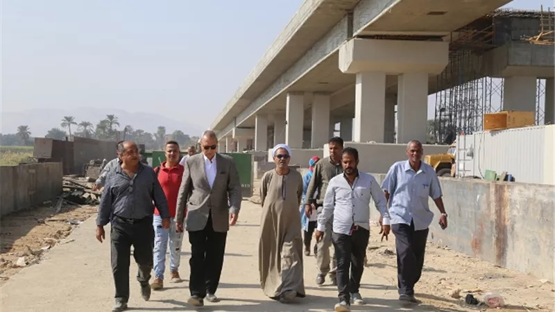 محافظ قنا: 53 % نسبة التنفيذ الاجمالية للاعمال بمحور قوص - نقادة