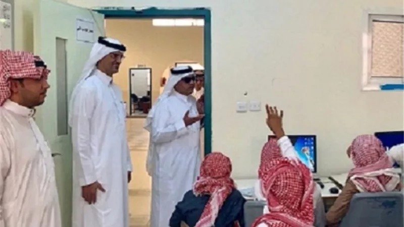 مدير عام تعليم تبوك يتفقد مدارس محافظة تيماء