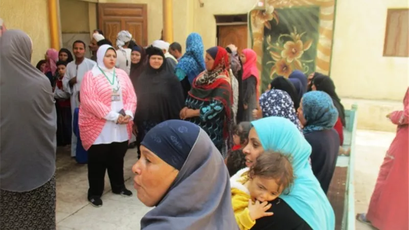 الكشف على 1706 مواطنين بقرية بنى غنيم فى الواسطى بالصور