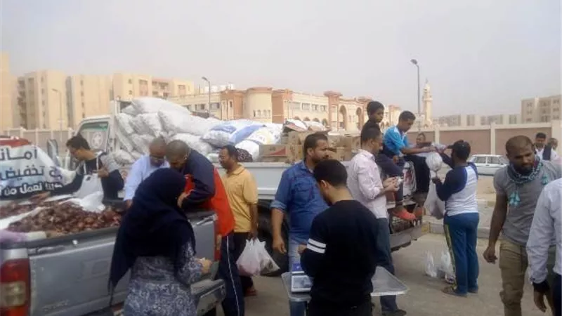 إقبال كبير على مبادرة مستقبل وطن بدر لتخفيض أسعار الخضروات والسلع بالفيديو و الصور