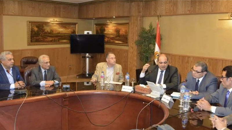 سعفان والسعيد في لقاء مفتوح مع أصحاب الأعمال والعمال لحل مشاكلهم