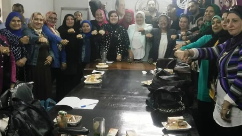 سناء السعيد تناقش الفرق بين المجالس الشعبية والتنفيذية