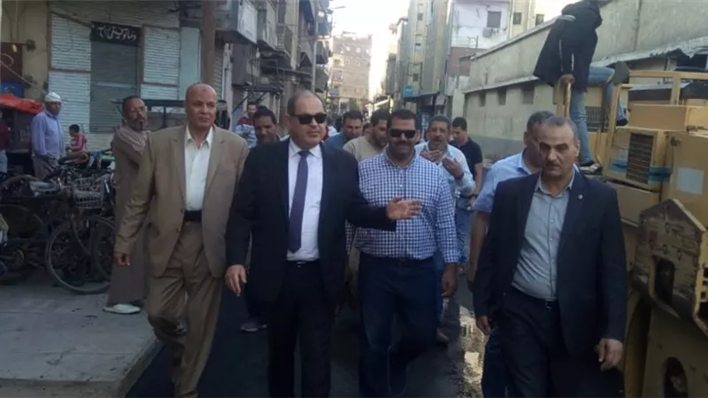 محافظ الغربية يتابع أعمال الرصف بمنطقة تل الحدادين ومسجد العمرى