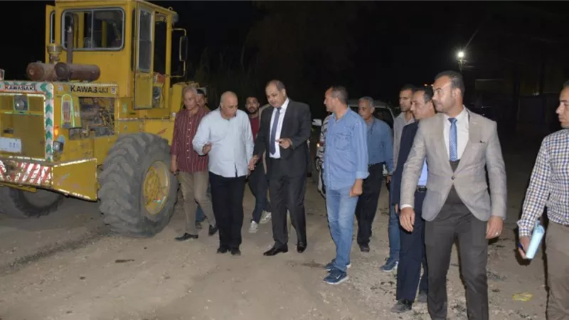 محافظ الغربية ..يتفقد أعمال الرصف بمدينة السنطة
