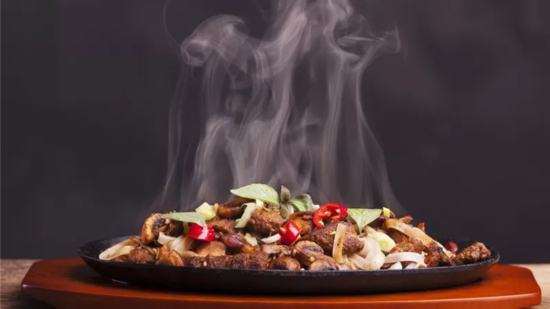 5 أضرار يسببها تناول الطعام الساخن..أخطرها سرطان المريء