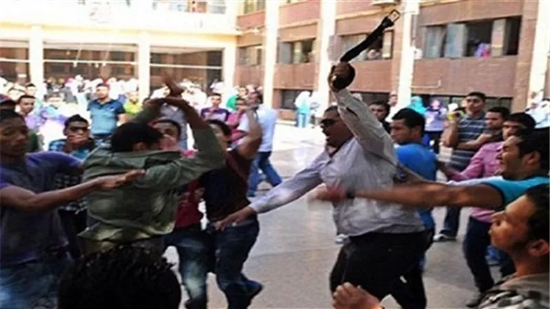 بعد مشاجرة بالأسلحة البيضاء.. إحالة 5 طلاب للتحقيق وحرمانهم من دخول جامعة المنوفية