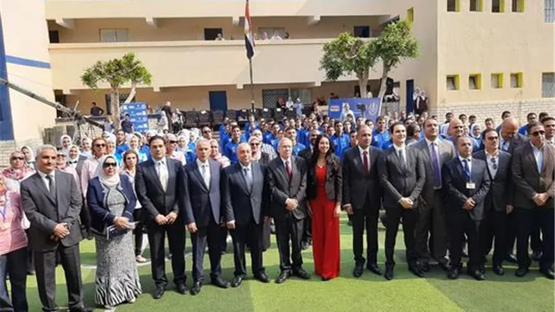 عز: طلاب المدارس الفندقية خط الدفاع الأول للصناعة