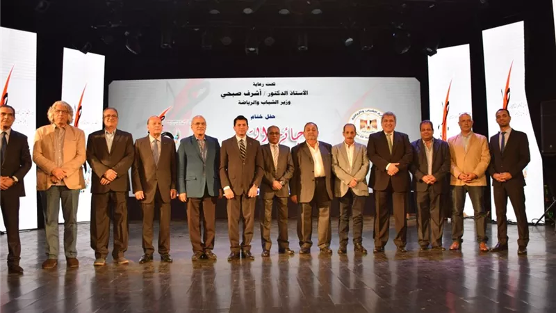 وزير الرياضة يكرم الفائزين فى مسابقة التميز لشباب الصحفيين والاعلامبين