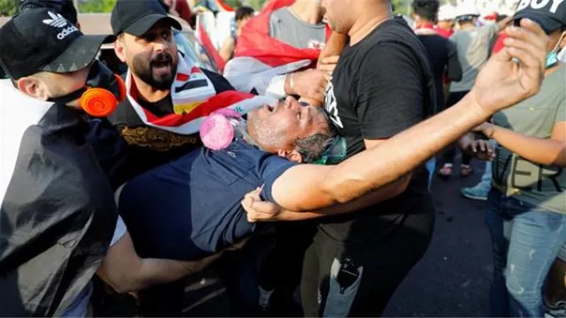 في تحد لقنابل الغاز والرصاص.. العراقيون يواصلون مظاهراتهم