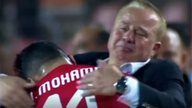 لقطة المباراة بكاء شوقى غريب واحضان مصطفى محمد .. بعد الفوز القاتل للفراعنة على غانا