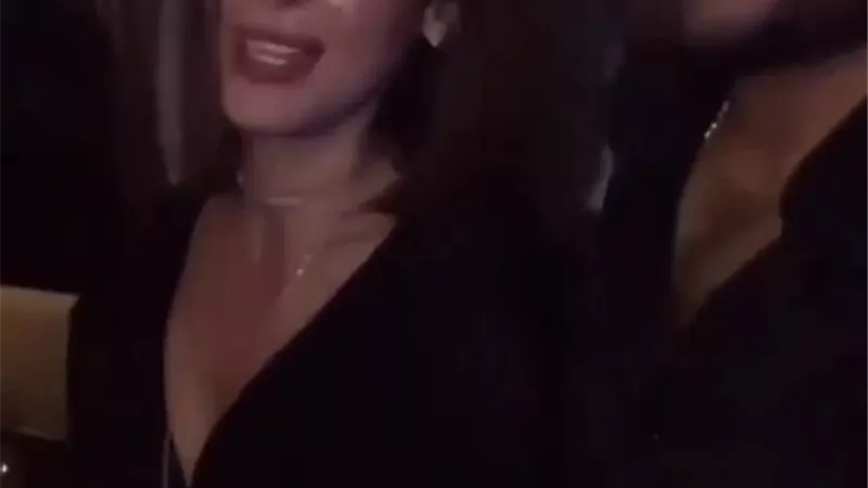 وصلة رقص تجمع تامر حسنى بزوجته .. فيديو