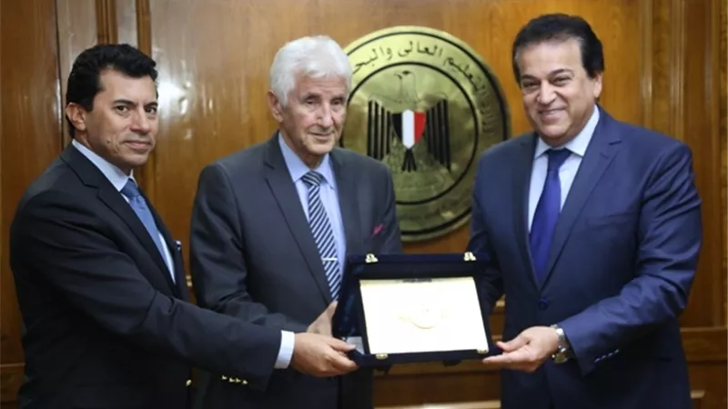 وزيرا التعليم العالي والرياضة يكرمان منتخب جامعات مصر الفائز ببطولة كرة الصالات