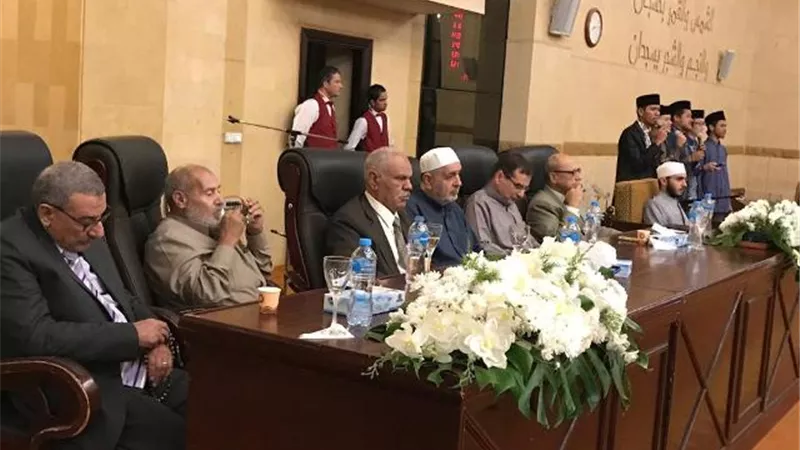 طلاب إندونيسيا يبدعون خلال احتفالية 