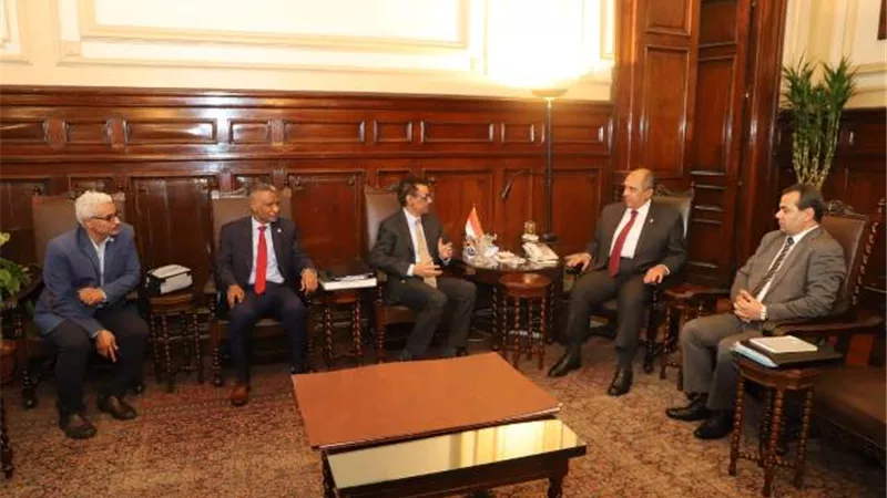 وزير الزراعة يتسلم اطلس التمور المصرية من منظمة الأغذية والزراعة للأمم المتحدة