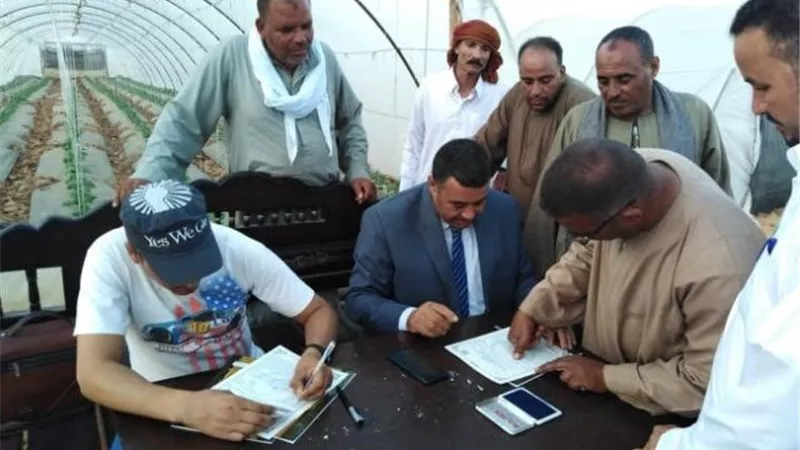 تسليم 201 عقد تقنين لواضعي اليد على أراضى الدولة